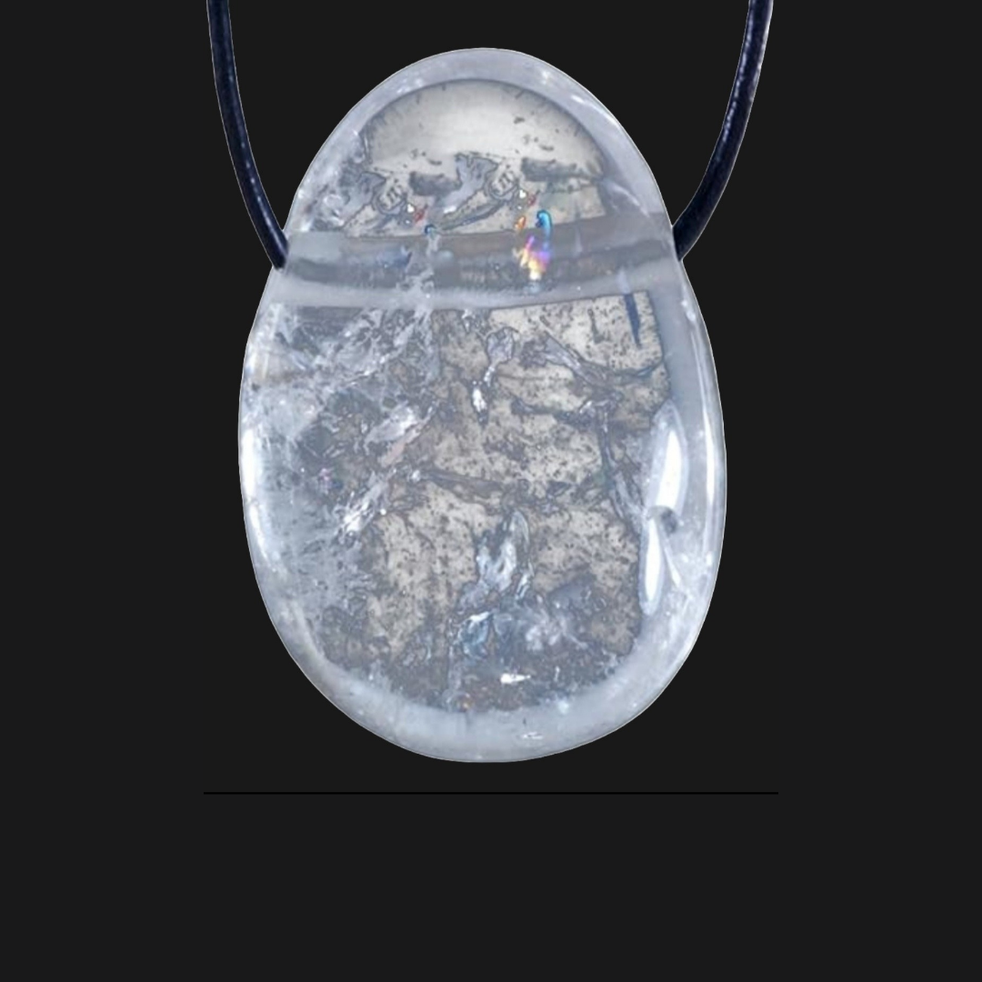Halskette Bergkristall Tropfenform 3x2cm auf Baumwollband