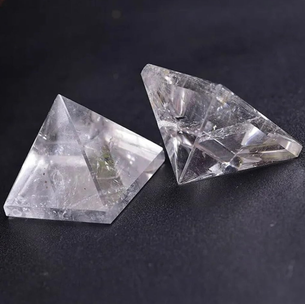 Pyramide Bergkristall, H: 6cm, B: 7cm