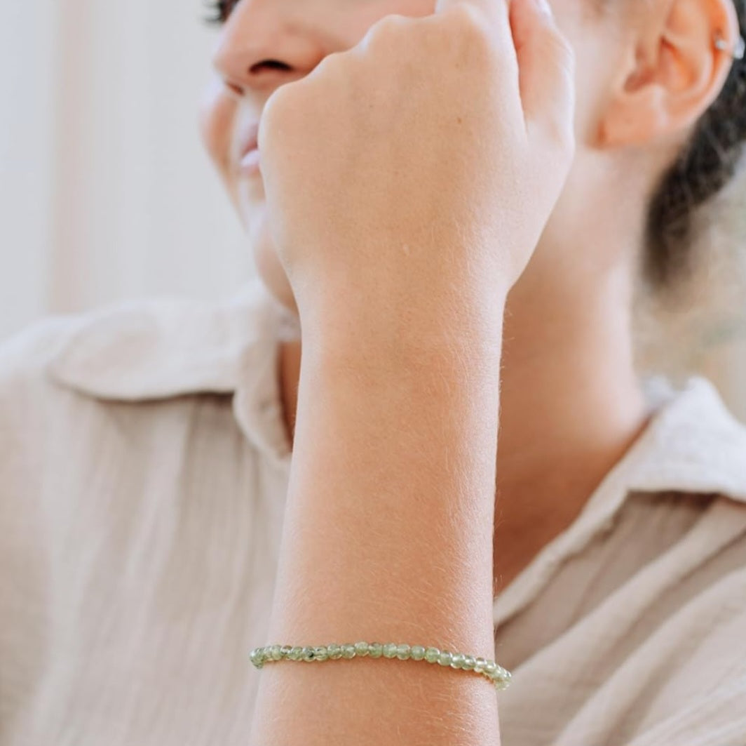 Armband Peridot mit 925er Silberkugel, Stärke 4mm, Länge 19cm