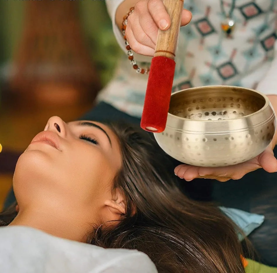 Klangschalen-Set, handgehämmertes Messing aus Tibet mit Kissen und Holzschlägel, Durchmesser 12,5cm